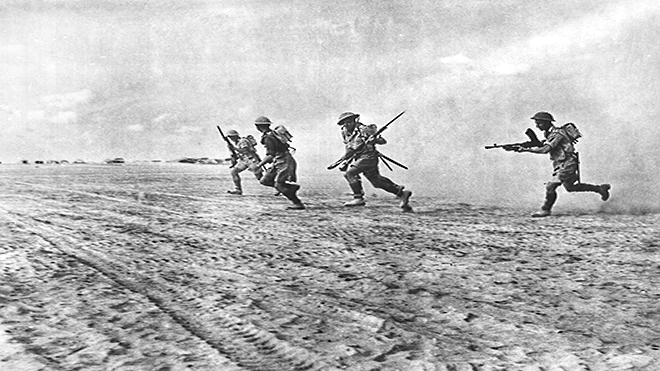جنود بريطانيون خلال معركة العلمين، تشرين الثاني نوفمبر 1942 جنود بريطانيون خلال معركة العلمين، تشرين الثاني نوفمبر 1942